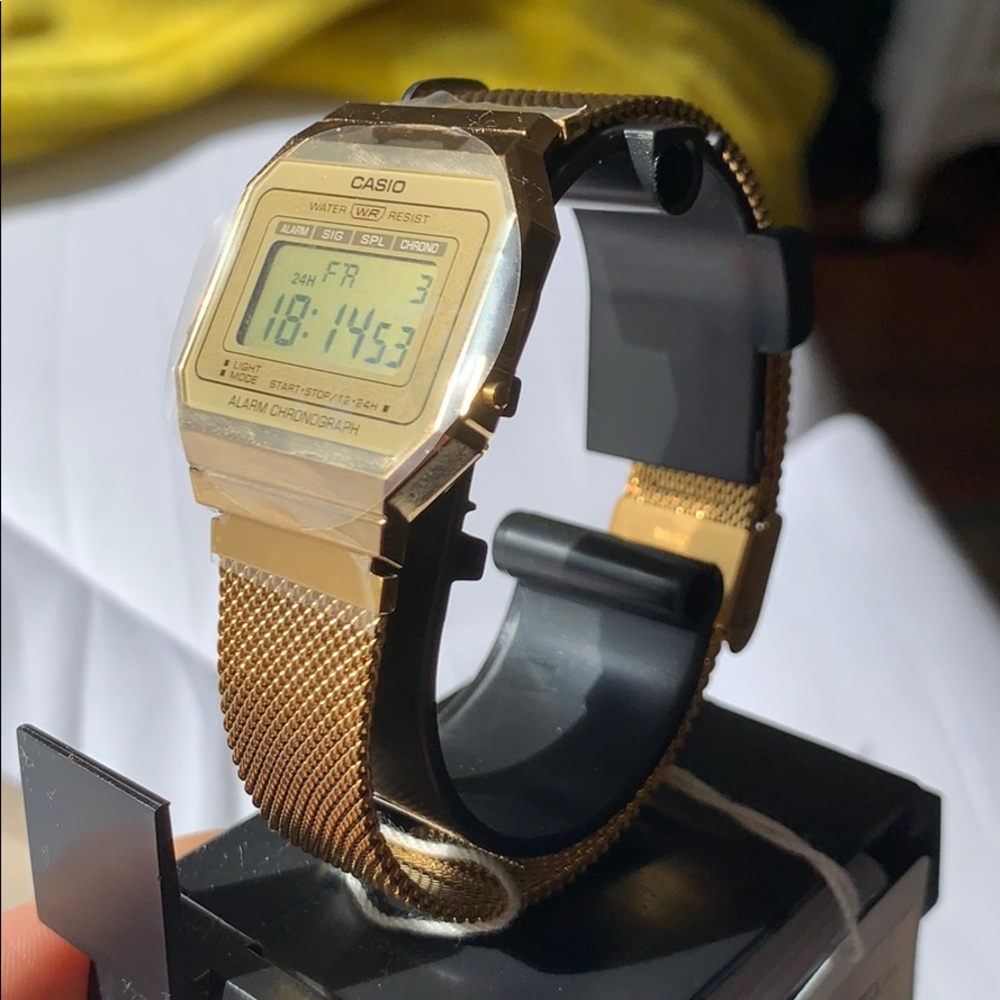 BRAND NEW UNISEX Casio watch